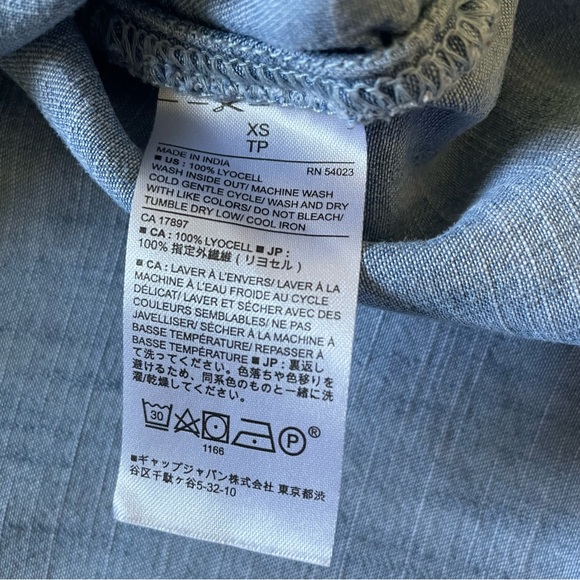 Banana Republic Blue Chambray Boyfriend Button Down Shirt - Picture 6 of 6